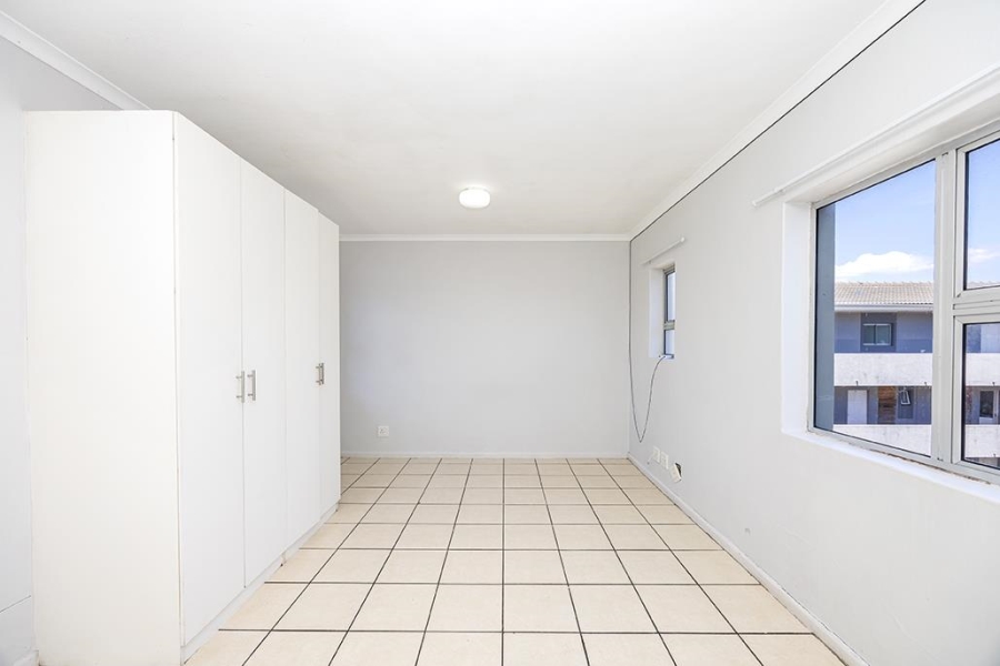 1 Bedroom Property for Sale in Maitland Western Cape